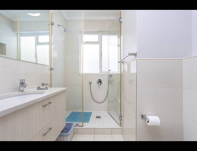 2 BEDROOM APARTMENT TO LET IN SEA POINT